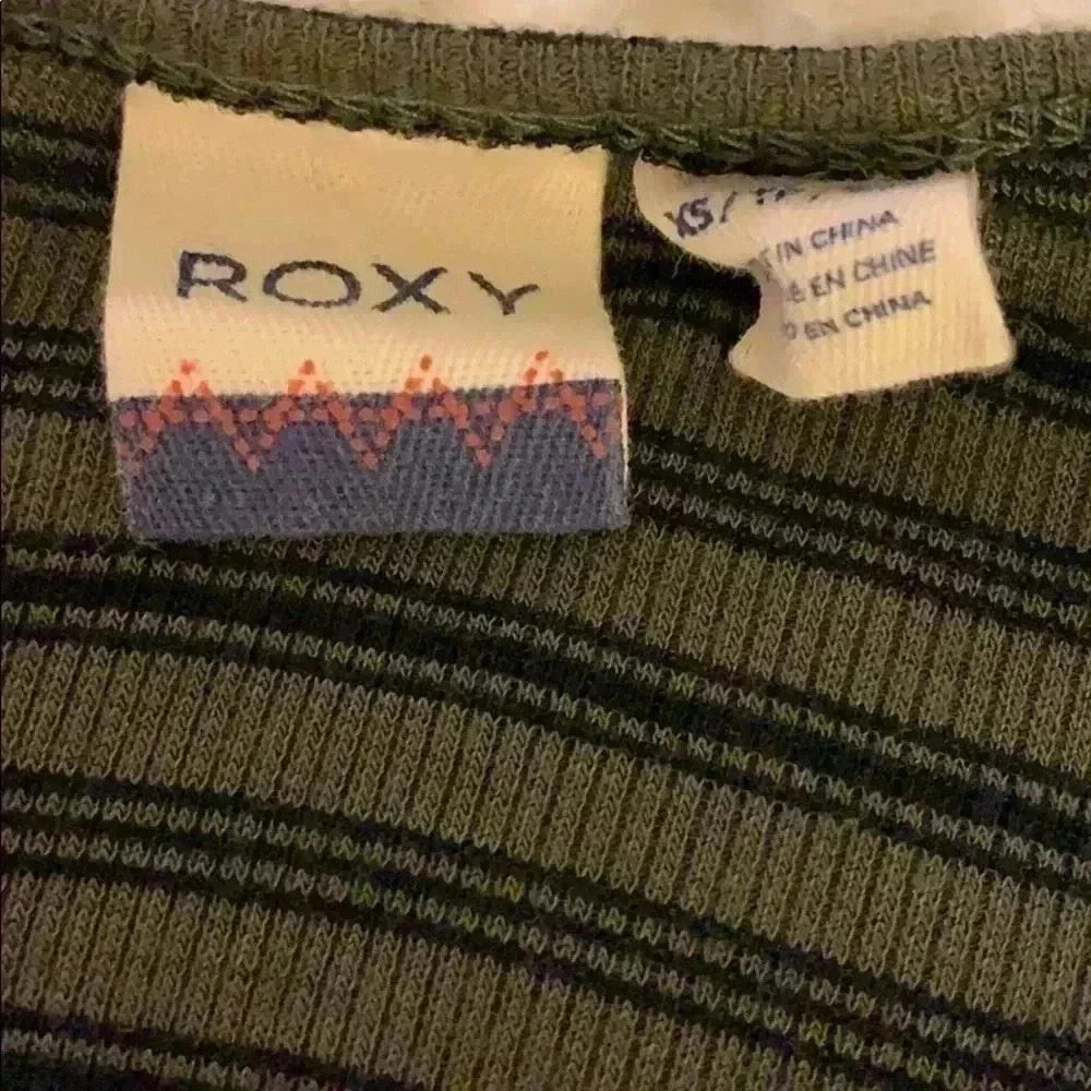 Roxy - Picture 3 of 4